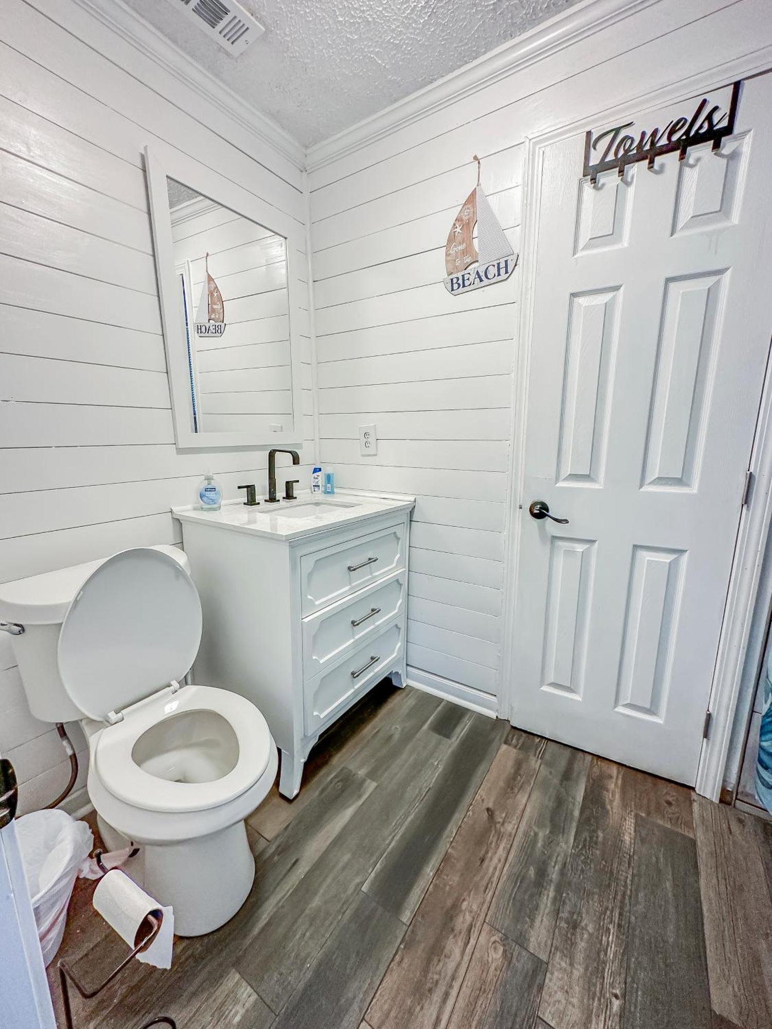Peaceful Lydia Hide-o-way - Unwind Near Beach, Breakfast, & Go-karts! Holiday home *